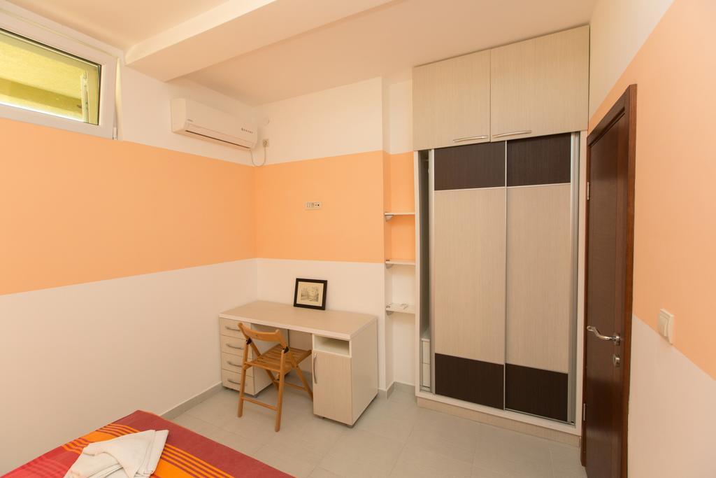Apartments Aleksandra Podgoriçe Oda fotoğraf